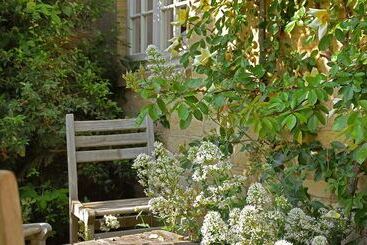 Aintree Cottage