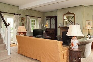 Aintree Cottage