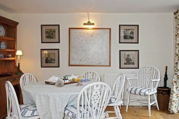Aintree Cottage