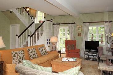 Aintree Cottage