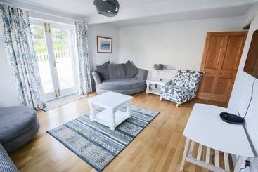Bridge Cottage Croyde 3 4 Bed, Sleeps 8, Hot Tub