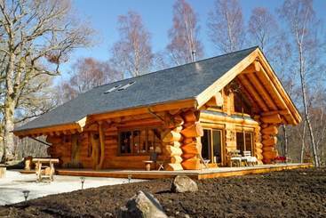 کلبه Caledonian Cabin + Hot Tub