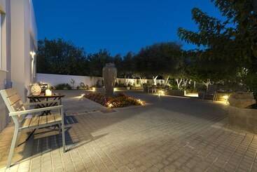 Comfort Stay Airport Studios   Free Shuttle From The Athens Airport