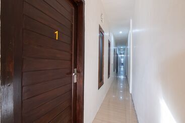 هتل Oyo 1695 Royal Senggigi