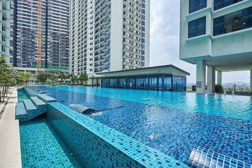 هتل Oyo Home 89316 Special Studio Setia Alam Trefoil