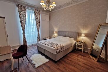 پانسیون Colmar Suites