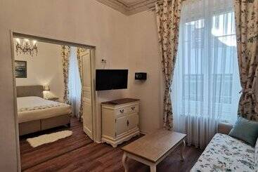 پانسیون Colmar Suites