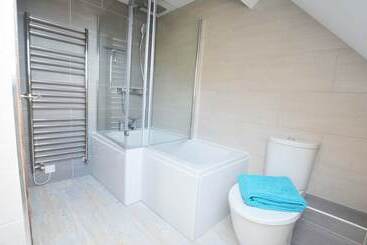 Stables Croyde 4 Bedrooms, Sleeps 8, Sea & Beach Views