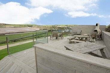 Stables Croyde 4 Bedrooms, Sleeps 8, Sea & Beach Views
