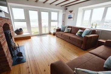 Stables Croyde 4 Bedrooms, Sleeps 8, Sea & Beach Views
