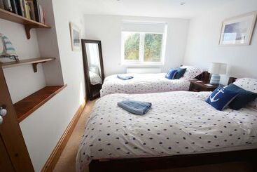 Stables Croyde 4 Bedrooms, Sleeps 8, Sea & Beach Views