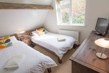 Stables Croyde 4 Bedrooms, Sleeps 8, Sea & Beach Views