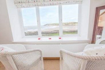 Stables Croyde 4 Bedrooms, Sleeps 8, Sea & Beach Views