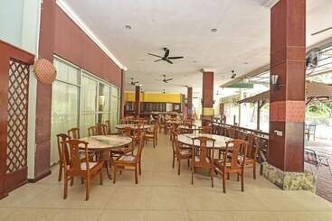 هتل Apartment Teluk Batik