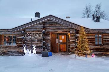 هتل Kuukkeli Log Houses Teerenpesä