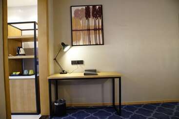 هتل One Flight Apartment Bao An Branch