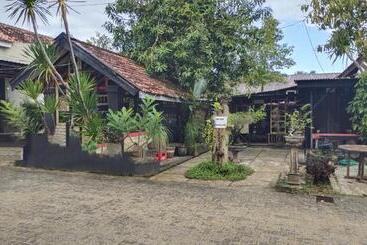 هتل Reddoorz Plus Near Alun Alun Sumenep