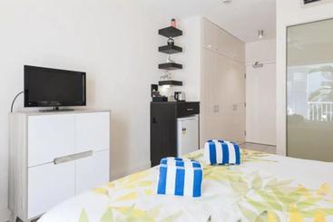 هتل The Beach Club Premium Private Apartments