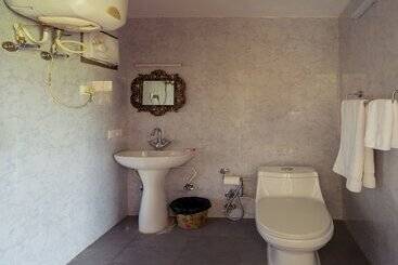 Oyo 14137 Home Valley Studio Kempty Road