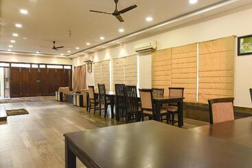 膳宿费 Fabhotel All In One Saltlake   Opp Bj Market Complex