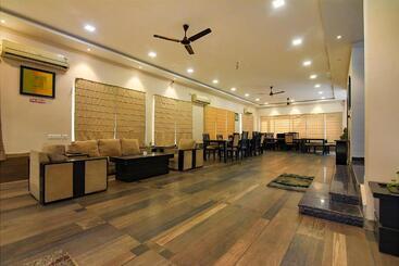 膳宿费 Fabhotel All In One Saltlake   Opp Bj Market Complex