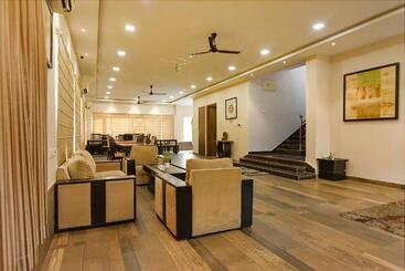膳宿费 Fabhotel All In One Saltlake   Opp Bj Market Complex