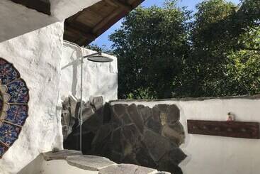 Viga Vieja Cabaña Rustica By Nomad Guru