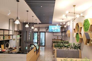 Hong Hao Hostel And Motorbikes