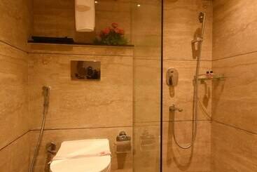 هتل Emerald Clarks Inn Suites