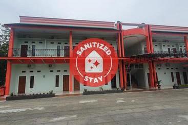 בית מלון כפרי Oyo 90063 Silver Homestay Syariah