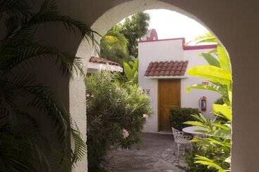 هتل Suites Ejecutivas Los Arcos
