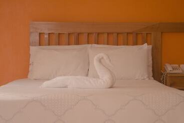 هتل Suites Ejecutivas Los Arcos