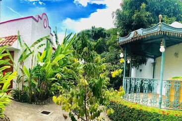 هتل Suites Ejecutivas Los Arcos