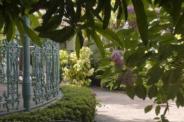 هتل Suites Ejecutivas Los Arcos