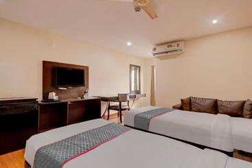 Mg Hotel Udayee International