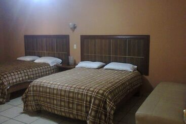 هتل Versalles Inn