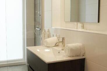 تختخواب و صبحانه The Residence Enschede