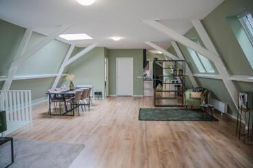 تختخواب و صبحانه The Residence Enschede