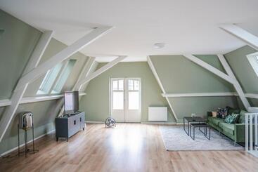 تختخواب و صبحانه The Residence Enschede