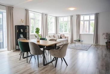 تختخواب و صبحانه The Residence Enschede