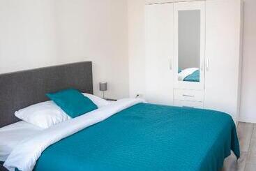 تختخواب و صبحانه The Residence Enschede