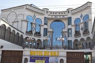 هتل De Raj Sialkot
