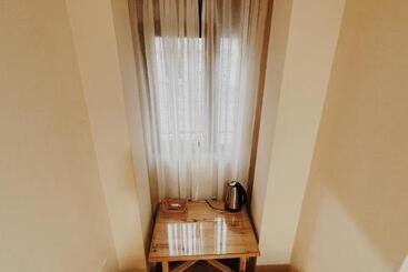 پانسیون At Pikotiko S   Korca City Rooms For Rent