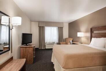 هتل Baymont By Wyndham Buffalo