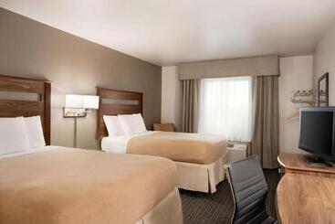 هتل Baymont By Wyndham Buffalo