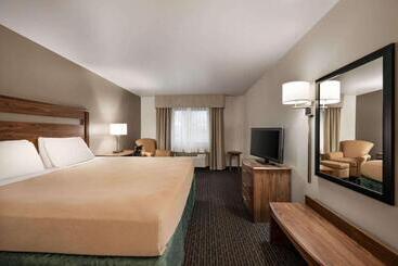 هتل Baymont By Wyndham Buffalo
