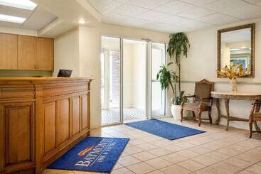 هتل Baymont By Wyndham Wichita East