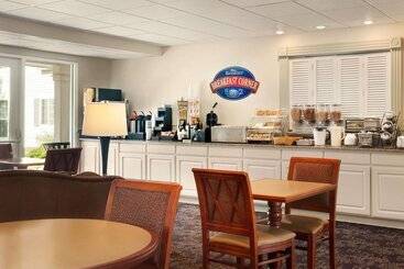 هتل Baymont By Wyndham Wichita East
