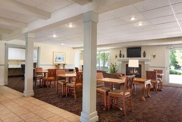 هتل Baymont By Wyndham Wichita East