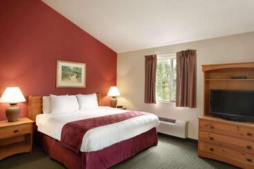 هتل Baymont By Wyndham Wichita East
